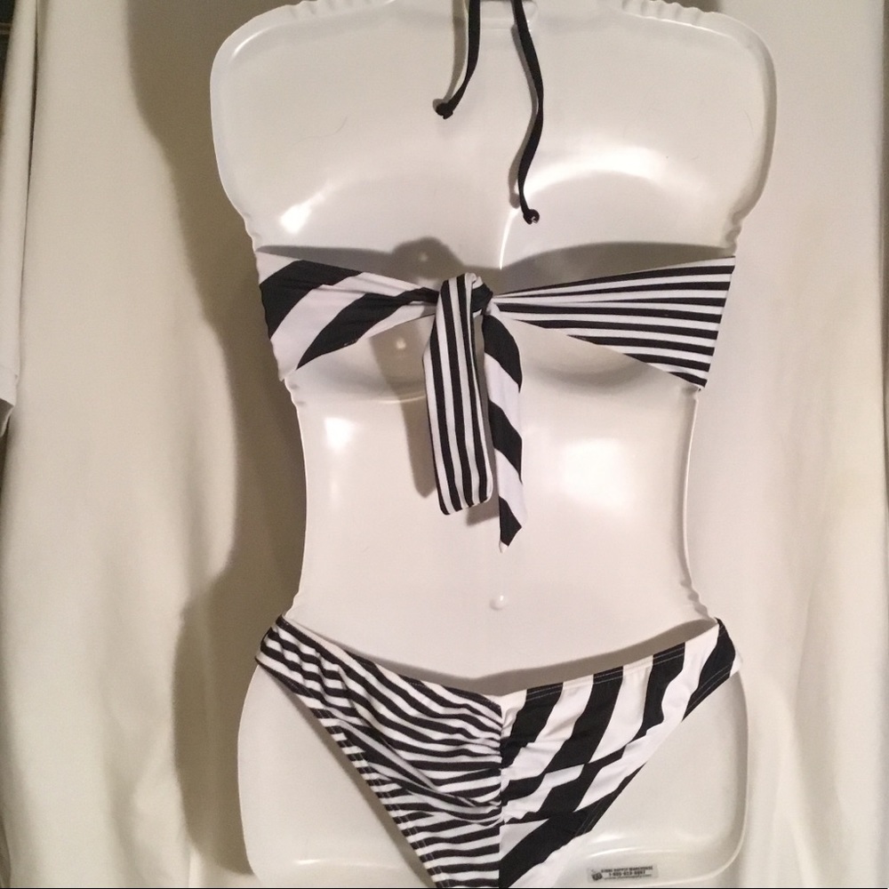 Bikini - Picture 2 of 6